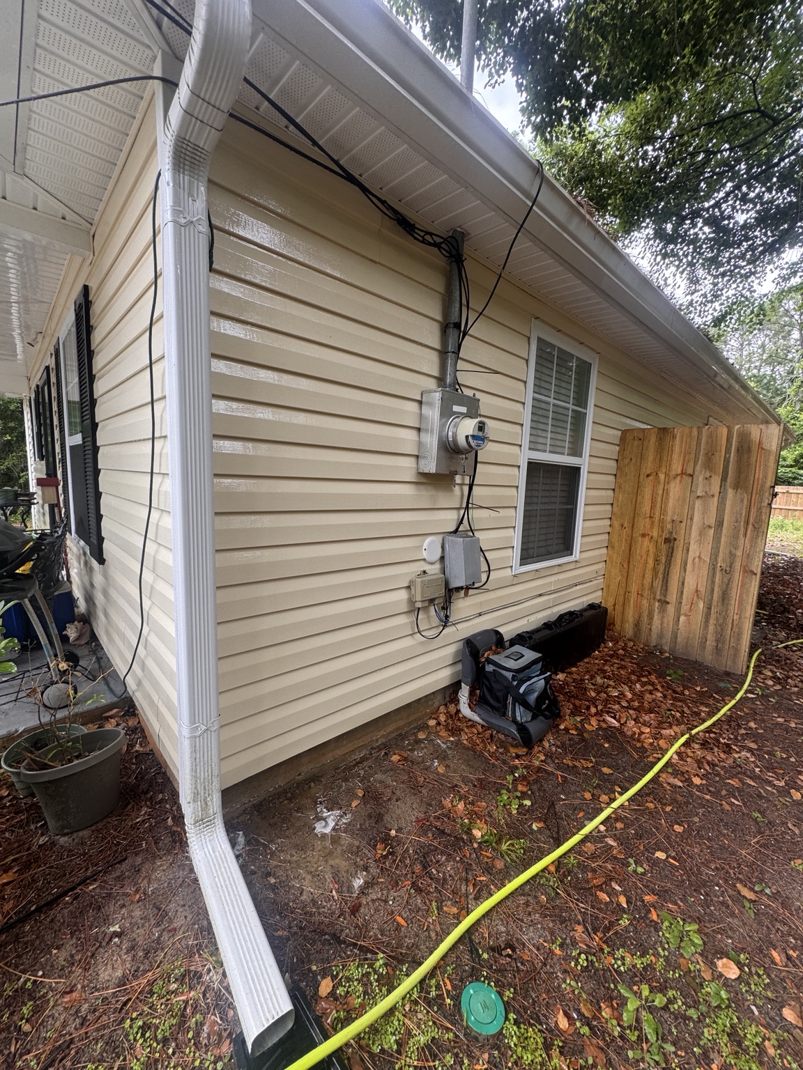 Clean vinyl siding after house washing service